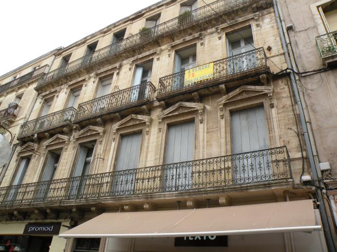  bel immeuble en pierres de taille (rue Gambetta)